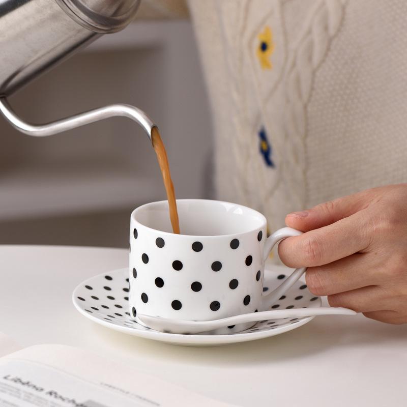 Керамическая кофейная чашка и блюдце в стиле Хепберн, винтажная полосатая черно-белая в горошек кружка, форма для торта, набор для послеполуденного чая