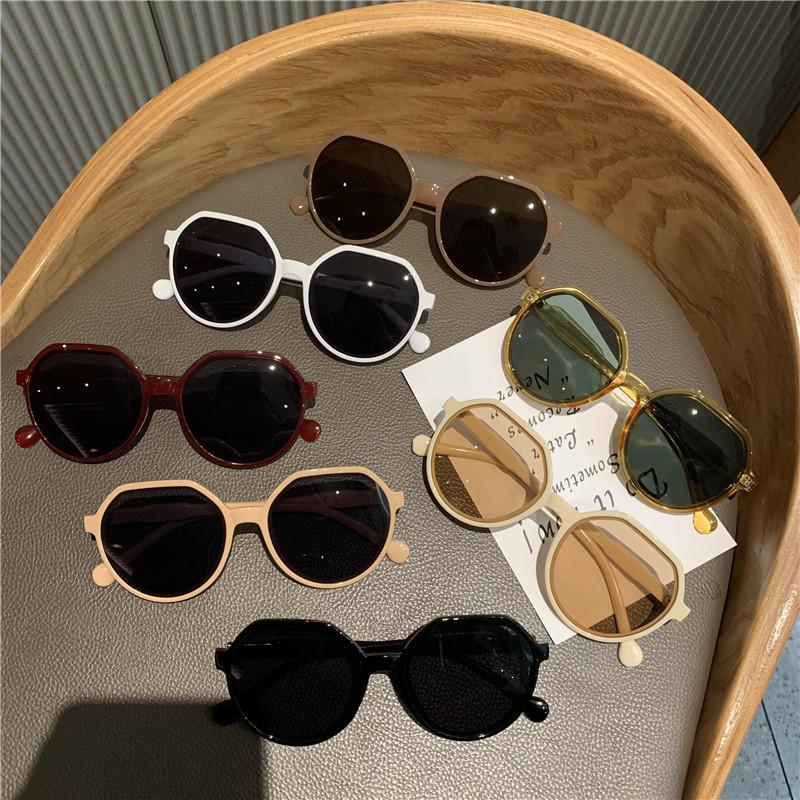 Vintage Women Sunglasses Round Frame Fashion Outdoor Beach Vacation Sunglasses Non Polarized Glasses