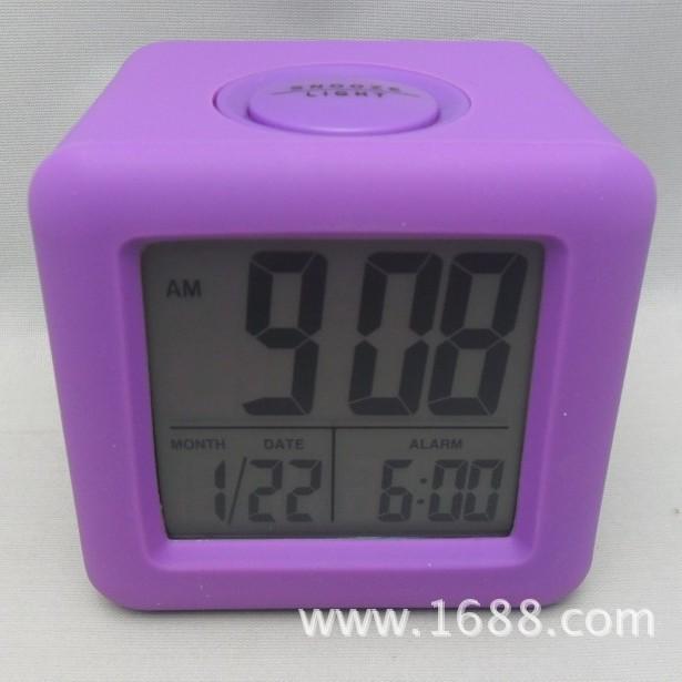 Silicone small alarm clock, student non-slip and shock-proof smart clock, square clock and table clock, electronic gifts.