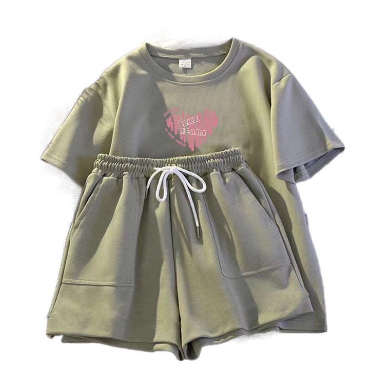 Женский модный летний спортивный костюм из двух частей - футболка с коротким рукавом свободного кроя и шорты для повседневной носки