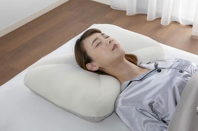 Подушка для французской кровати 40 x 60 x Mondo Pillow High Поддерживает шею с помощью формованной пены, содержащей активированный уголь 360053200 4,5-6,5 см "Тип Луна"