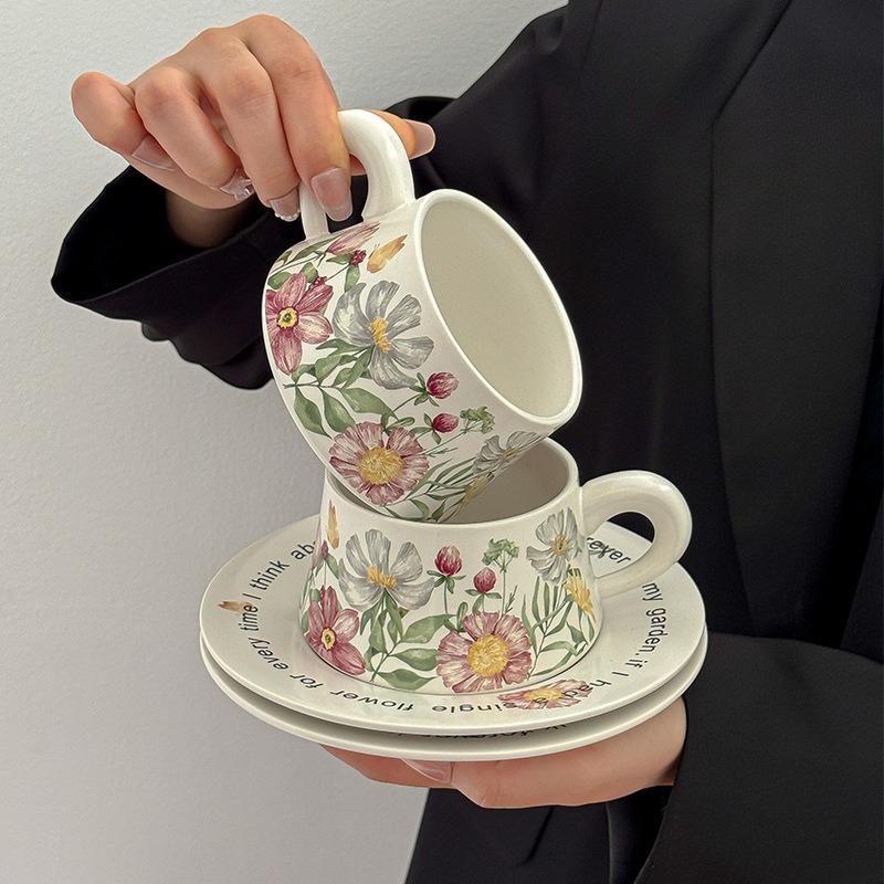 Набор кофейных чашек Кофейная чашка Блюдце Чашка для воды Легкая роскошь и Высококлассное ощущение Кружка Высокий уровень внешнего вида Керамический сувенир Послеобеденный чай