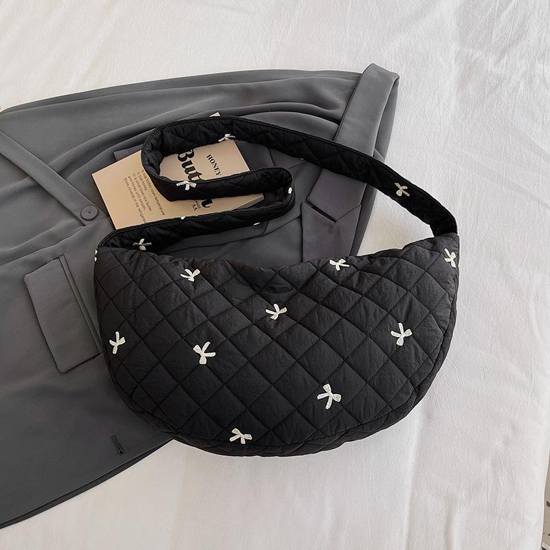 2024 летняя новая нишевая вышитая нить с ромбом большая вместимость модная простая сумка через плечо с пельменями