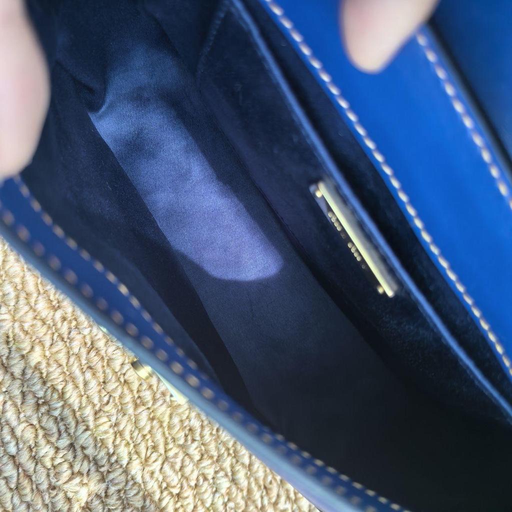 [Pre-Owned] Blue Leather Shoulder Bag - Very Good #1FP80OS