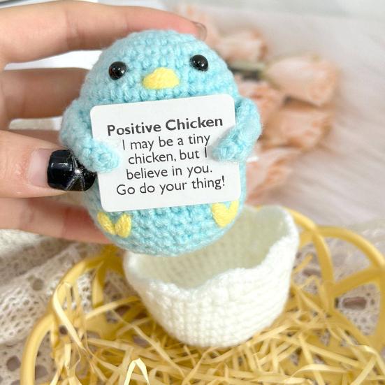 Мини-вязаная крючком курица с позитивной открыткой, ручная работа, пряжа, вязание, сине-желтая кукла, игрушка для снятия стресса, украшение для домашнего офиса и рабочего стола