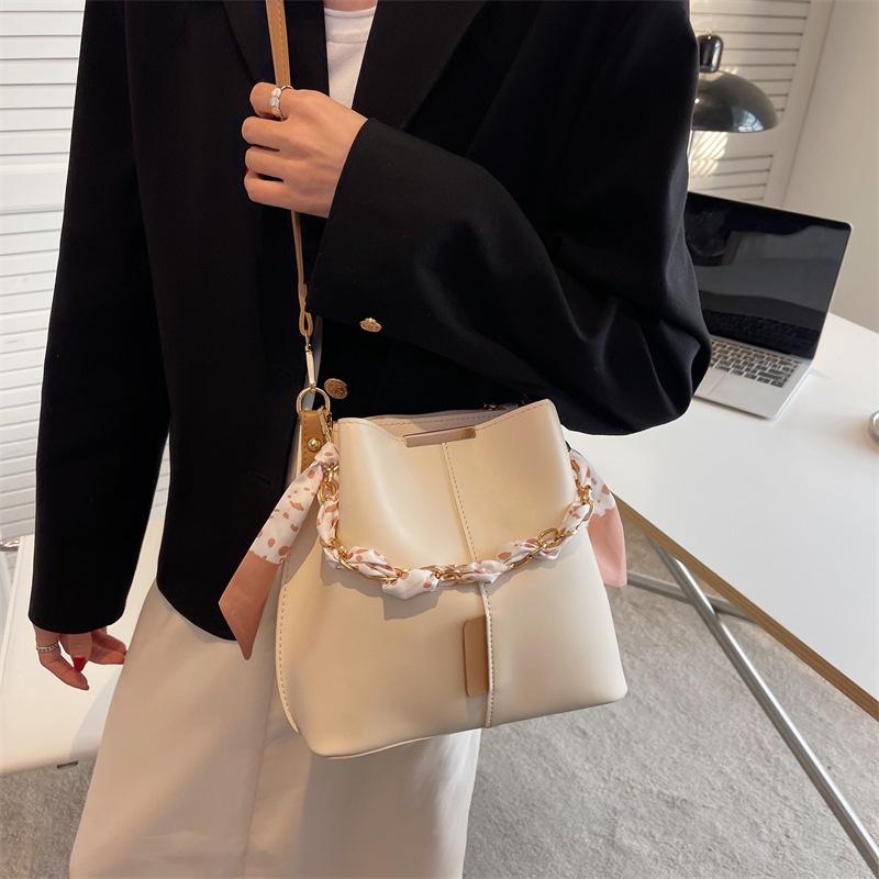 IELGY Женская белая сумка-ведро большой вместимости, повседневная сумка через плечо нишевого дизайна