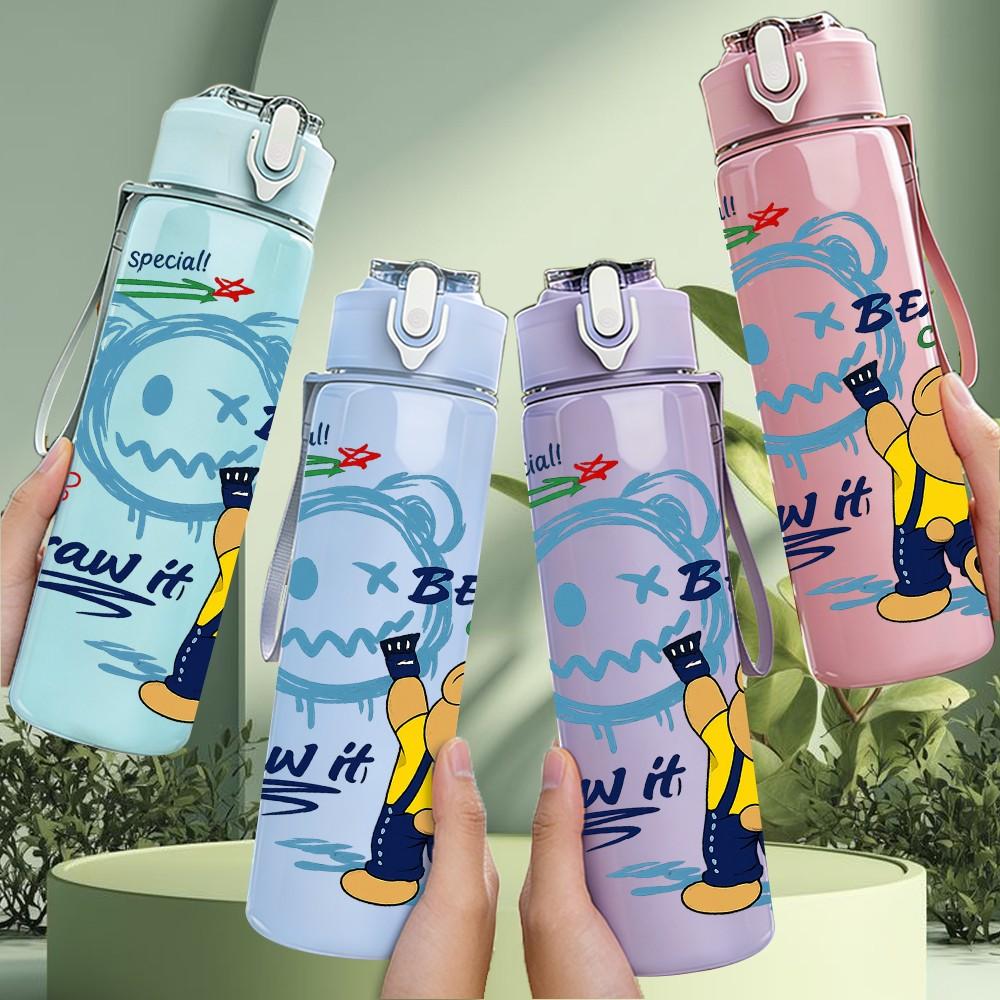 1PC Bear Graffiti Street Cartoon 750ml Color Plastic Sports Water Bottle Leakproof Flip Straw Lid Suitable for Sports Office Home Use