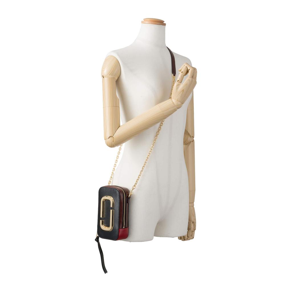 Сумка через плечо M0016765 011 The Hotshot Black [Marc Jacobs] Черный/Красный [Товар]