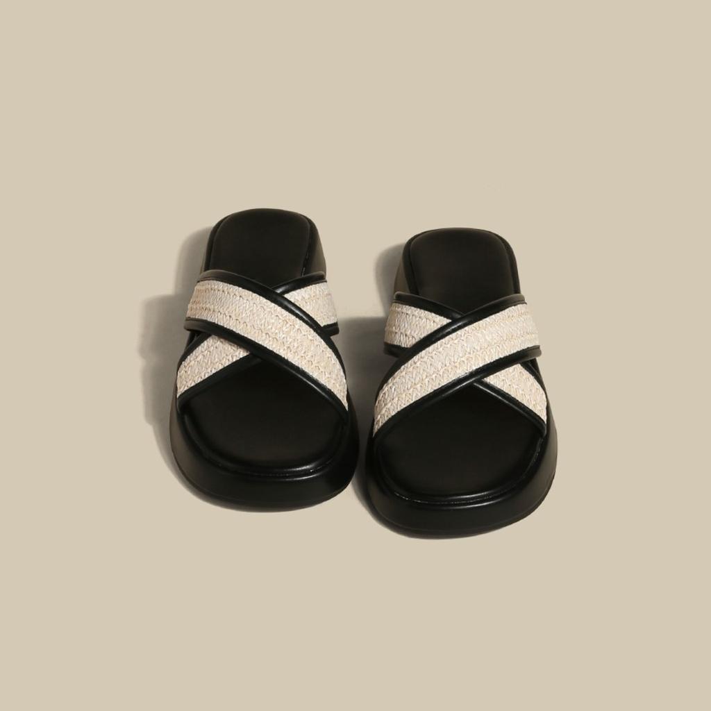 Women Casual Outdoor Slippers Flat Bottomed Fashionable Retro Linen Woven Cross Style Holiday Beach Slippers Sandals