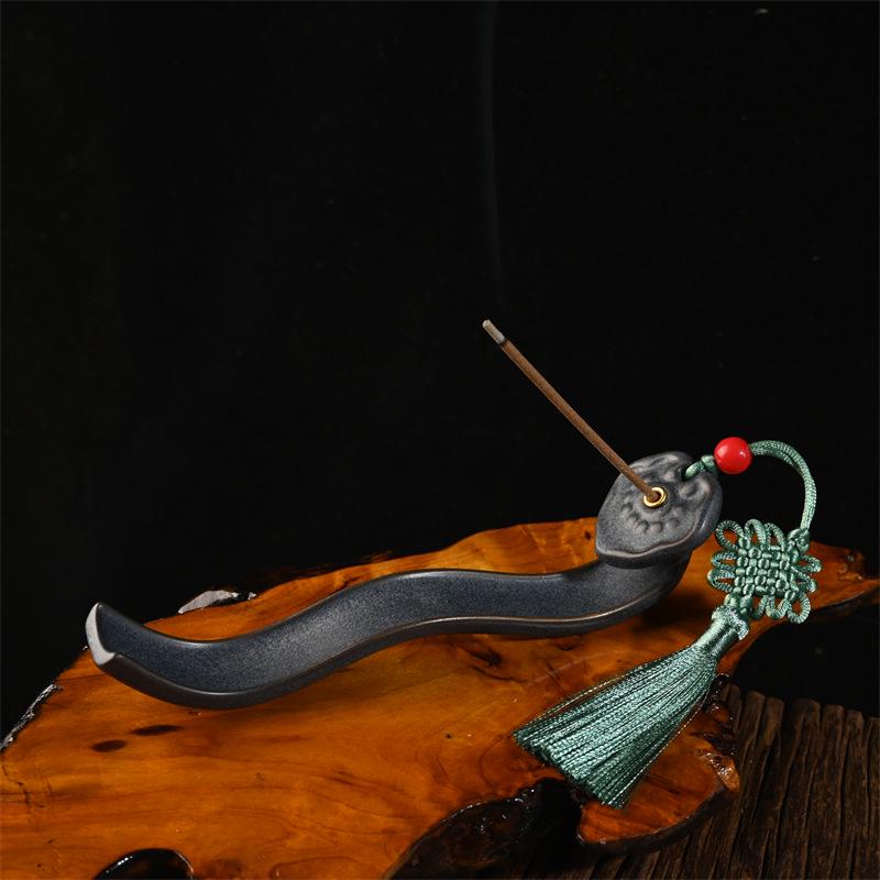 National Style Ruyi Pattern Ceramic Incense Holder for Home, Tea Room & Desktop Decoration