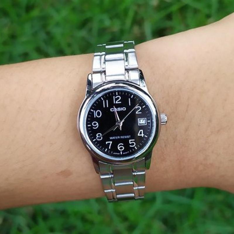 Casio Серия STANDARD Простой и универсальный Женские кварцевые часы с браслетом из нержавеющей стали Черный циферблат Кварцевый механизм Браслет из нержавеющей стали LTP-V002D-1B