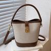 Ретро повседневная портативная маленькая сумка контрастного цвета женская 2025 весна и лето нишевая сумка-ведро премиальная текстура универсальная сумка через плечо