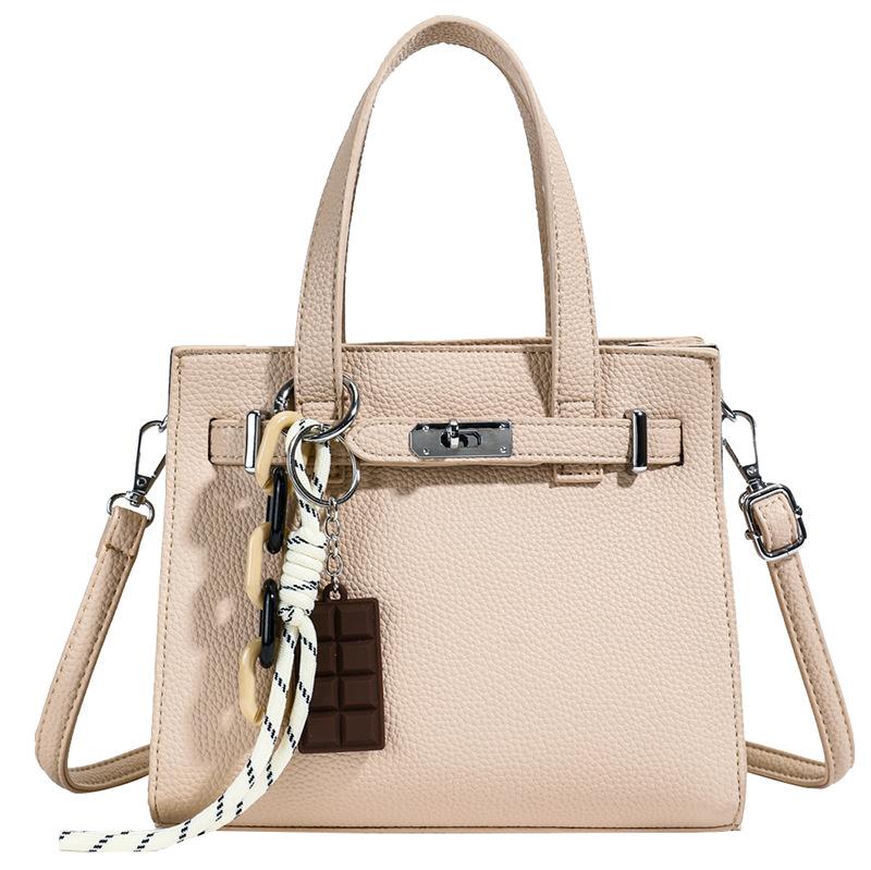 Маленькая квадратная сумка для ручной носки с узором личи, женская, весна 2025, корейская версия, трендовая, высококлассная, модная, на плечо, повседневная сумка-мессенджер