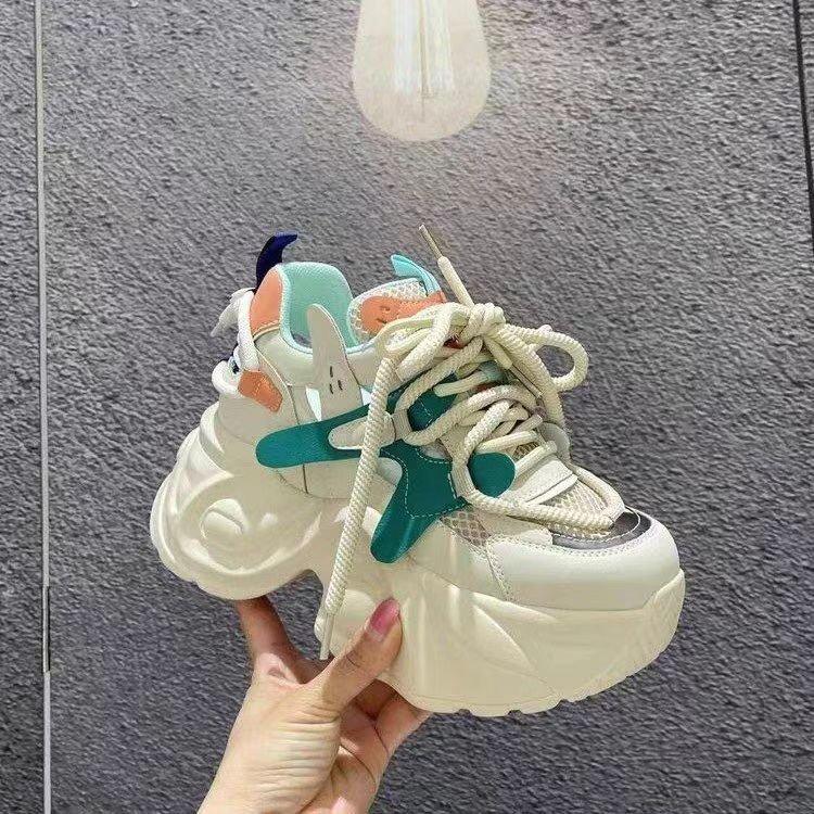 Маленькие кроссовки, увеличивающие рост Новые дышащие сетчатые кроссовки на платформе в стиле «папины маффины» Универсальная повседневная обувь женская обувь