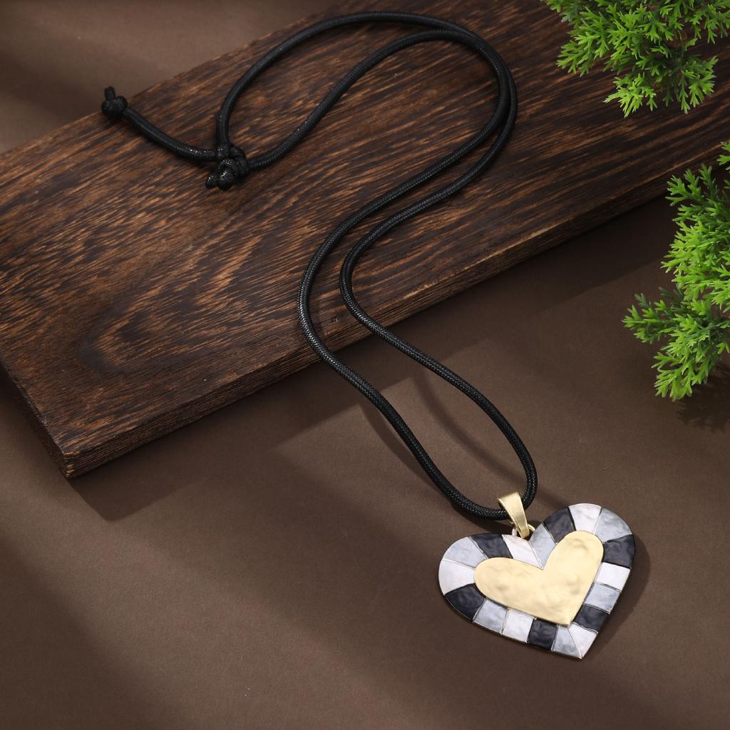 Новый эмалевый цвет любовь кожаный шнурок длинная подвеска женщины преувеличенная сердцевидная универсальное длинное ожерелье