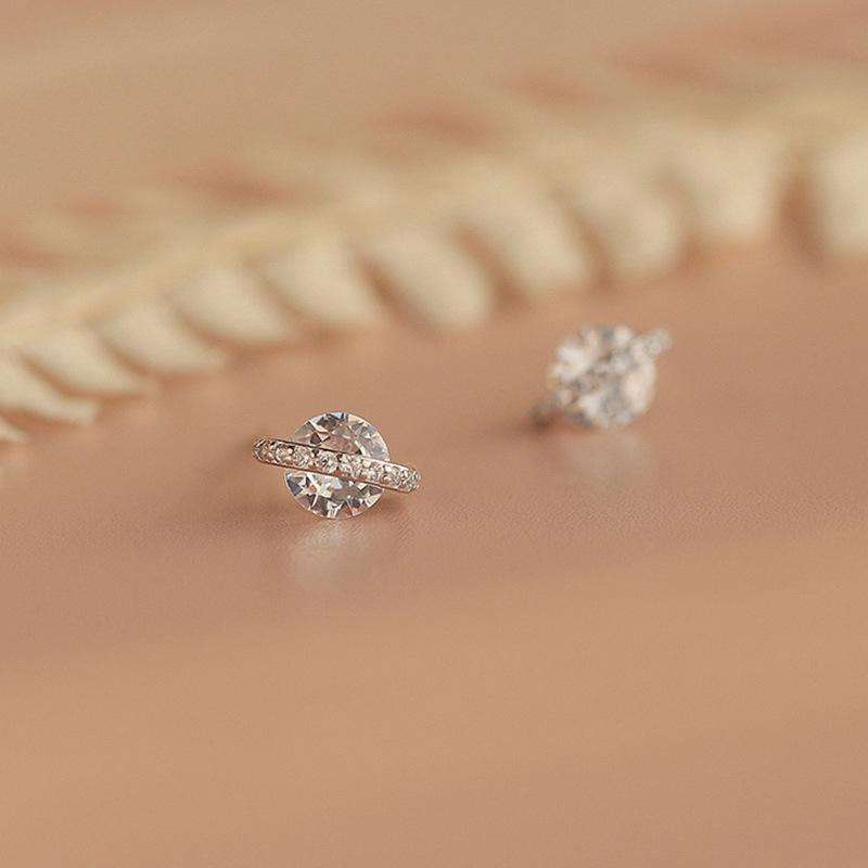 Серьги с одним бриллиантом и планетой, набор бриллиантовых серег, женский темперамент, личность, изысканные серьги