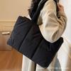 Сумка подмышку женская сумка 2025 новая универсальная сумка на плечо сумка для одежды из пухового хлопка большая вместимость модная портативная сумка-тоут