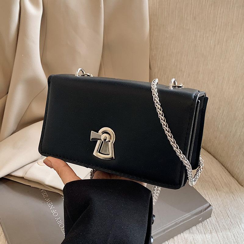 Маленькая сумка на цепочке, женская новая модная сумка через плечо, студенческая универсальная сумка на цепочке