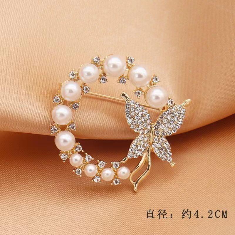 Brooch High-End Sense Niche High-End Women'S Silk Scarf Buckle Alloy Corsage Small Fragrant Wind Pearl Rhinestone High-End