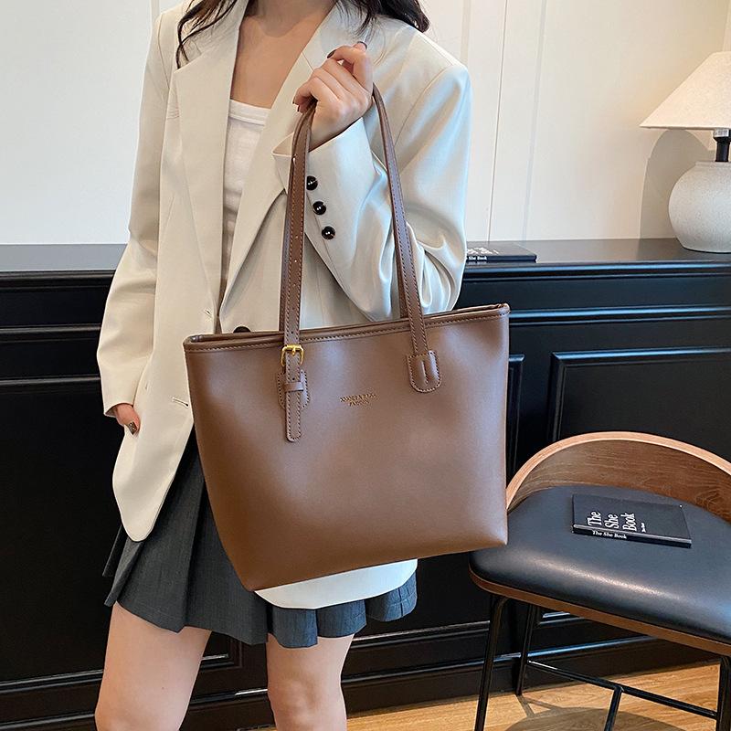 Large capacity simple fashion women's bag Korean versatile casual handbag commuter versatile underarm bag