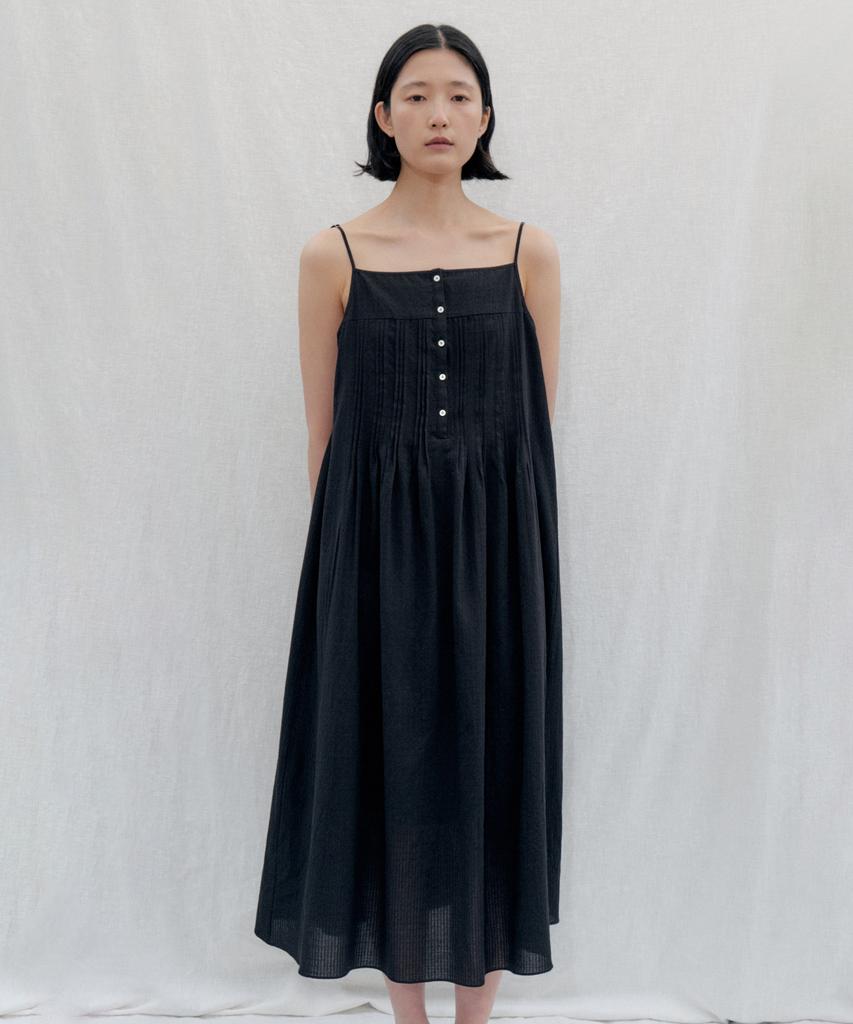 Step Around Pintuck Button Slip Dress_Black