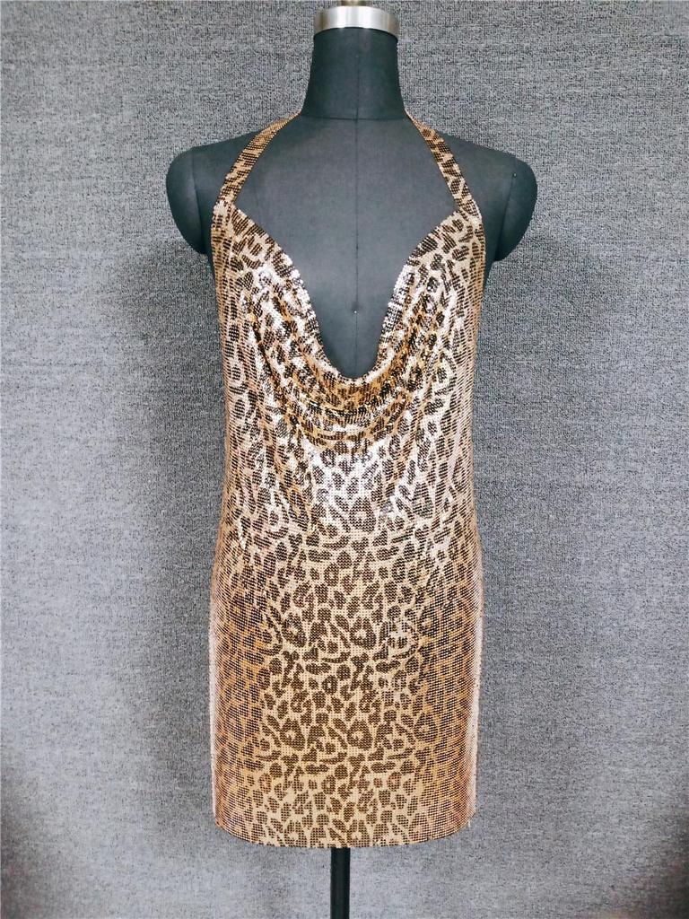 Платье с глубоким вырезом и металлическими пайетками LBZ1352