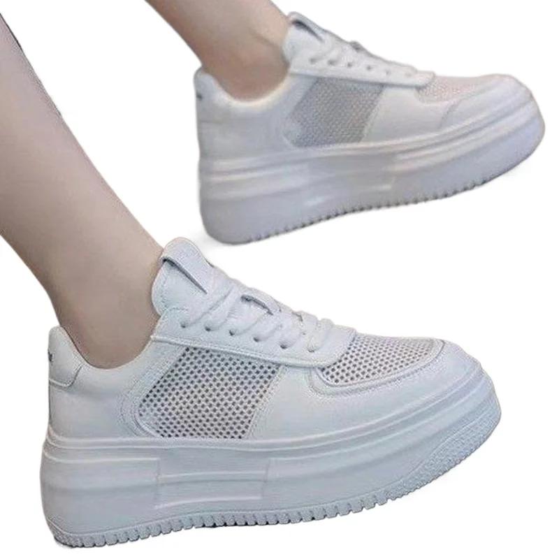Новая женская повседневная обувь из кожи и сетчатой ткани, белые кеды на вулканизированной подошве, дышащая спортивная обувь для ходьбы и бега на платформе
