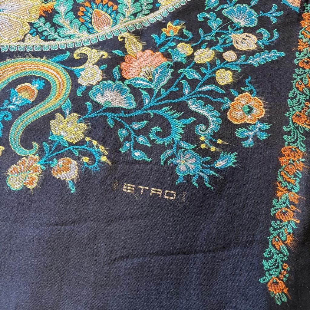 Б/у Красивый шарф, палантин ETRO, черный, с цветочным узором