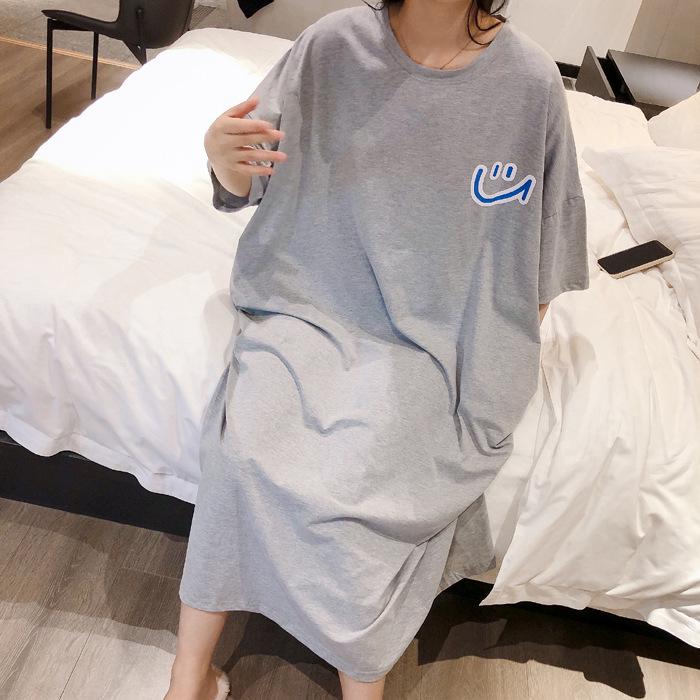 Женская летняя ночная сорочка со смайликом - Свободный крой, Большой размер, Короткий рукав, Длина до колена, Идеально подходит для беременных женщин