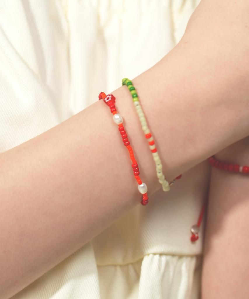 Браслет с бусинами-шармами Цветок Жемчужной Росы Bonbeau Браслет с мини-шармами Цветок Улыбка Жемчуг Пресноводный