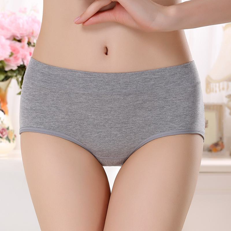 Women's Seamless Cotton Panties - Mid-Waist Solid Color Briefs for Autumn and Winter