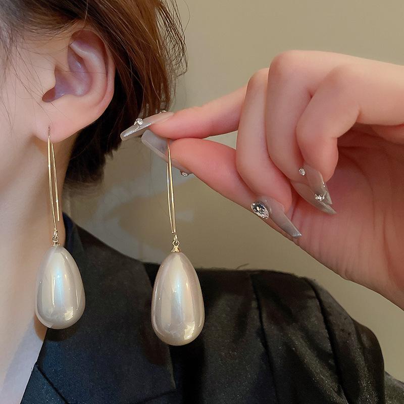 Элегантные серьги-крючки с искусственным жемчугом в форме капли: Вдохновленная Францией мода для разносторонних, изысканных женщин.