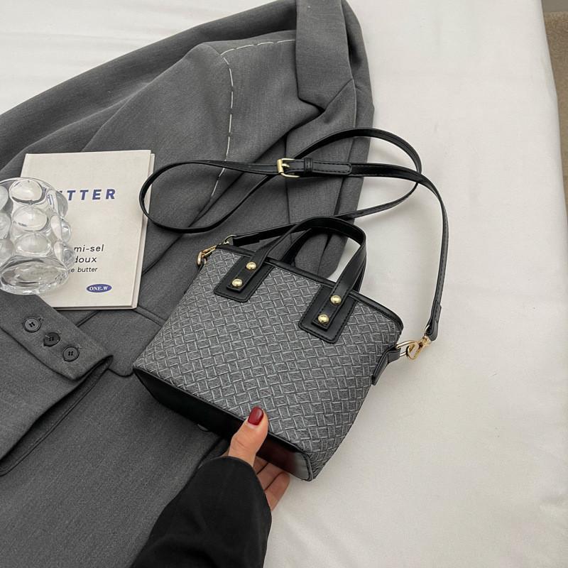 IELGY Fashionable Versatile Portable Bucket Bag, Retro High-end Shoulder Commuter Messenger Bag