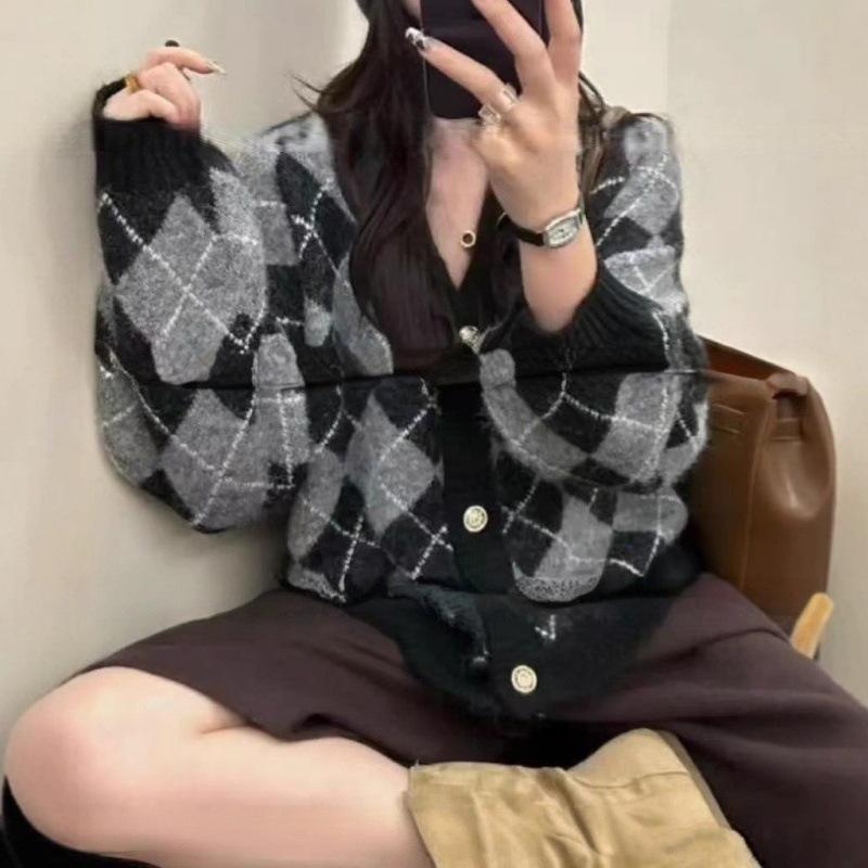 Retro High-End Women’s Contrast Diamond Knit Cardigan - Autumn/Winter Sweater