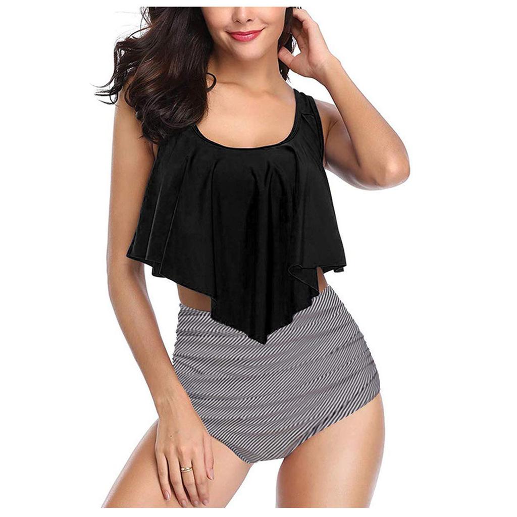 Бикини с рюшами и принтом закрывает живот и демонстрирует тонкий разделенный купальник для женщин