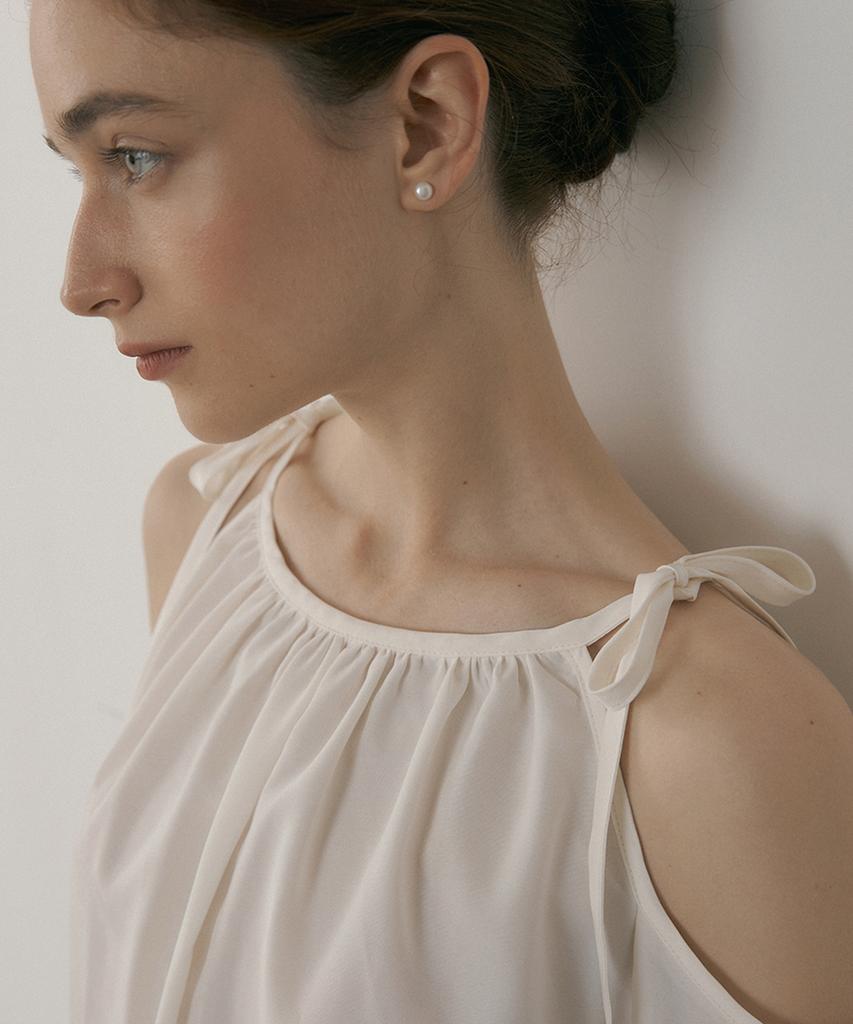 REORG Mor Cutout Shirring Ribbon Blouse Ivory