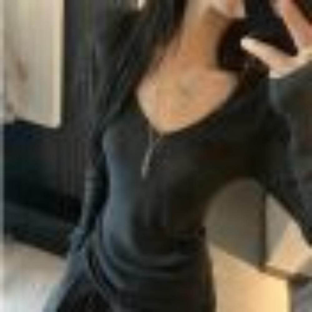 Простой трикотажный свитер с V-образным вырезом и длинными рукавами для женского осенне-зимнего гардероба, с приталенной талией и стройнящим силуэтом в качестве базового слоя