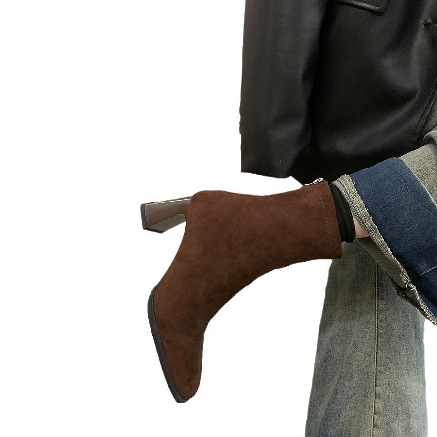 Женские короткие сапоги на высоком каблуке 2025 новая осень и зима французские ретро замшевые толстокаблучные тонкие сапоги в иностранном стиле корейские маленькие ботильоны