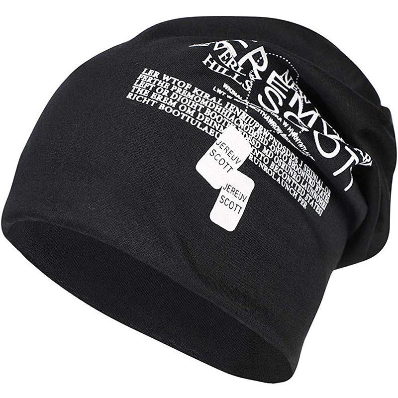 Стильная трикотажная шапка осень - зима с принтом