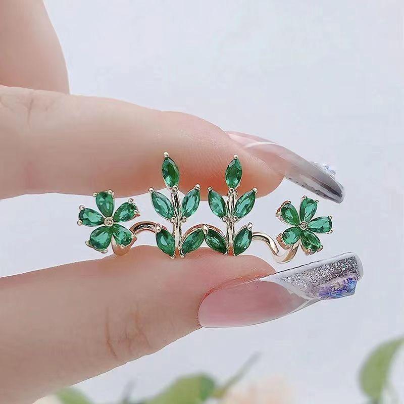 Серьги-гвоздики из серебра 925 пробы с зелеными цветочными цирконами в виде листьев для женщин