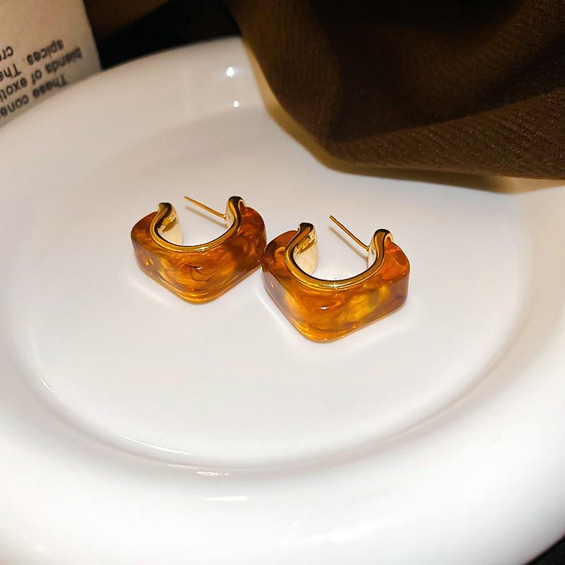 Серьги-пусеты Maillard Silver Needle: Геометрические неровные серьги-пусеты из смолы для женщин