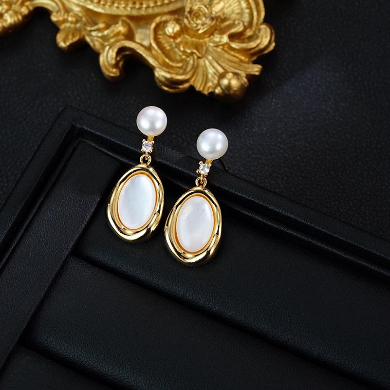 Серьги-подвески из серебра 925 пробы с натуральным перламутром и пресноводным жемчугом