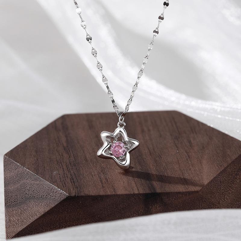 Милое женское ожерелье с цветком, свежее и универсальное, демонстрирующее белый цвет, разработанное небольшой группой с цепочкой для воротника