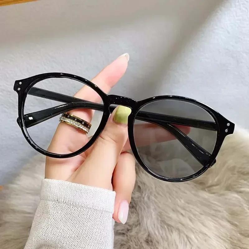 Round Pochromic Myopia Glasses Retro Color Changing Near Sight Glasses for Women Men Anti Blue Light UV Protection Eyeglasses