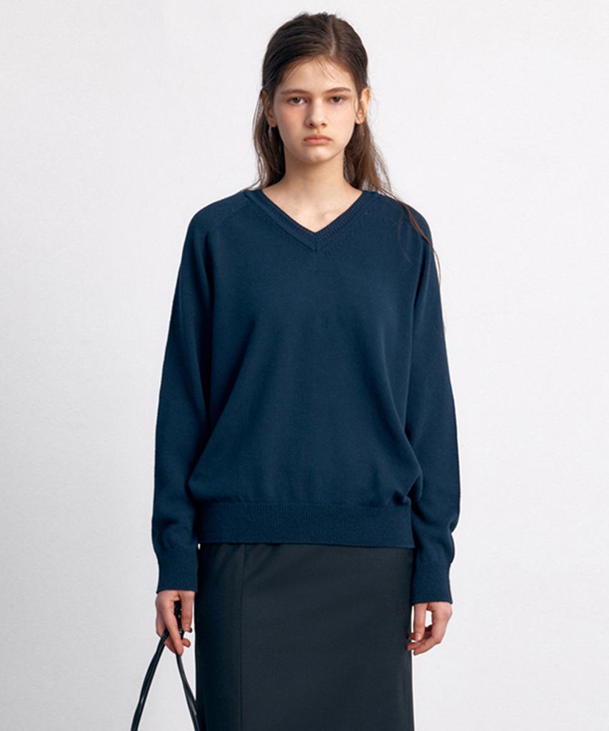 AVA MOLLI Classic V-Neck Overfit Kn (Navy)