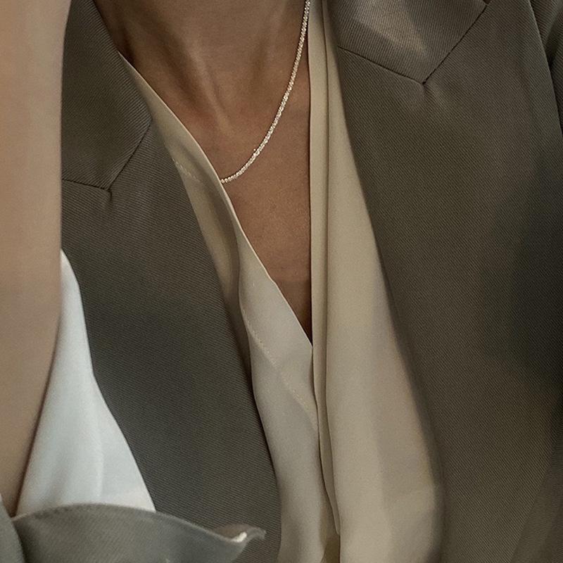 Ожерелье на ключицу из сверкающей итальянской гипсофилы: Простая, яркая цепочка для женщин