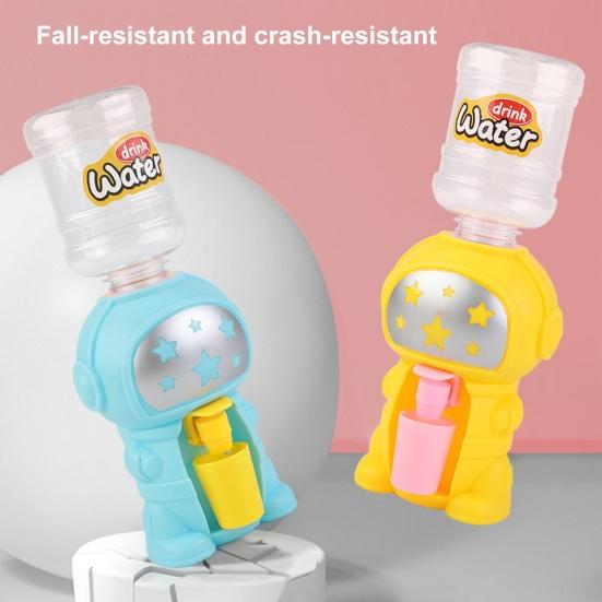 Диспенсер для воды. Мигающие огни. Интерактивная мини-игрушка с игрушкой. Развивает зрительно-моторную координацию и укрепляет связь между родителями и детьми.