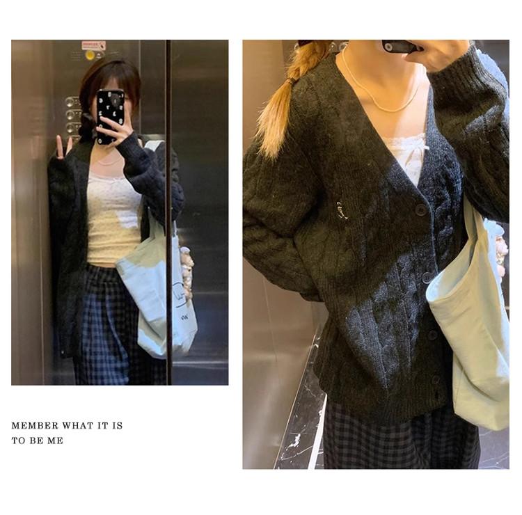 2025 autumn and winter new lazy style atmosphere, slimming knitted cardigan, niche, simple and fashionable top for women