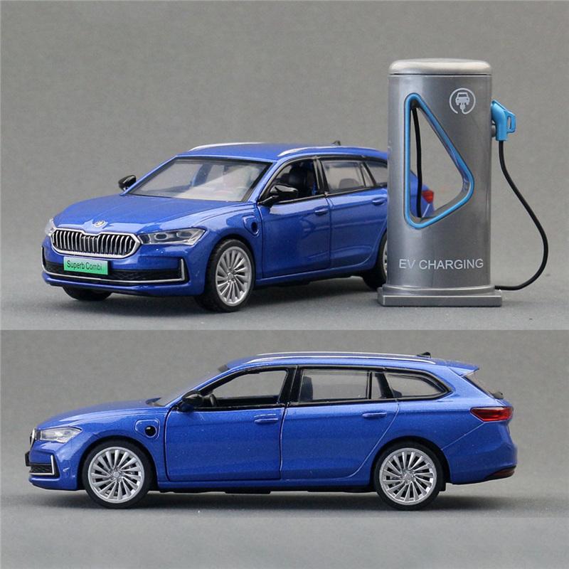 CXUX8 1:35 SKODA SUPERB Combi IV Универсал из сплава Модель автомобиля Литьевой металл Металлические транспортные средства Модель автомобиля Звук Свет Симуляция Детские игрушки Подарок