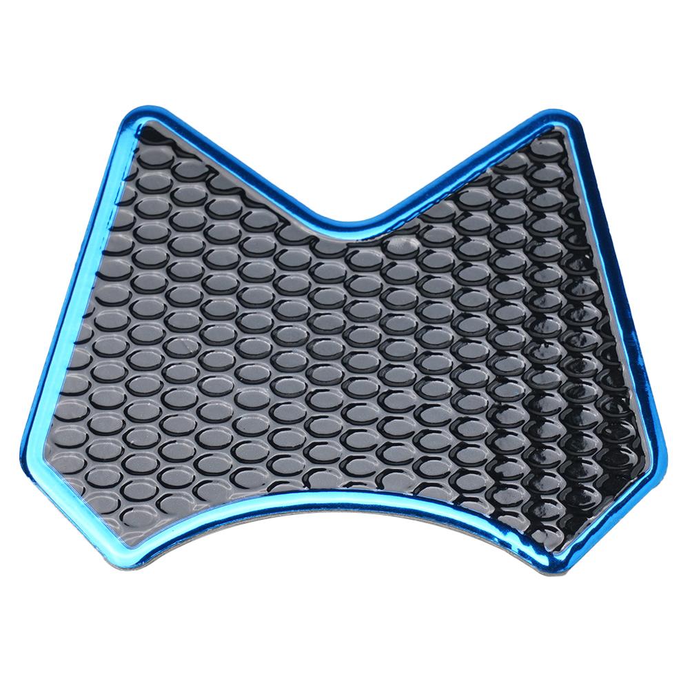 Удобные наклейки на капоте защищают карбоновое волокно